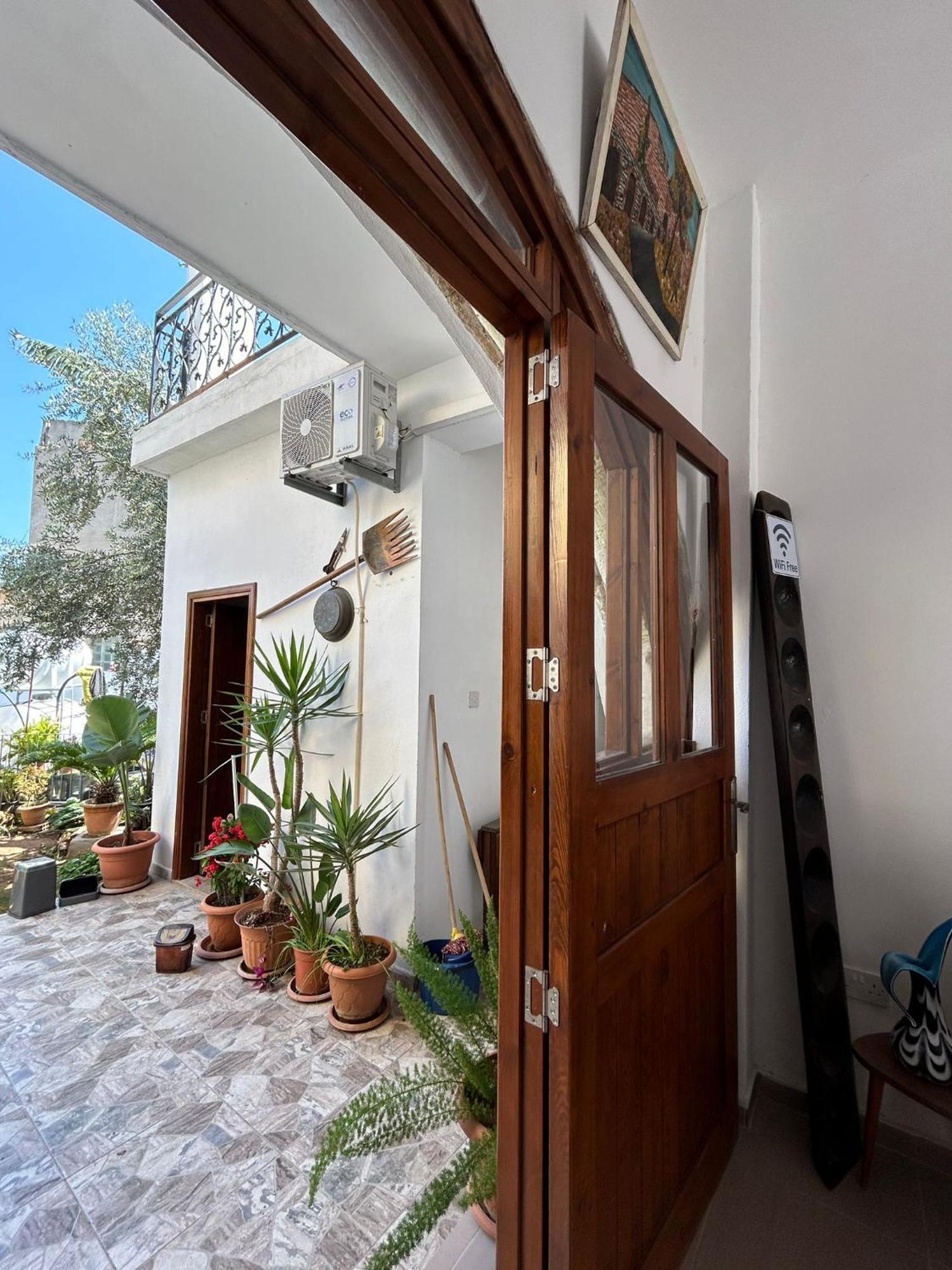 Magic Moon Guest House Famagusta  Bagian luar foto