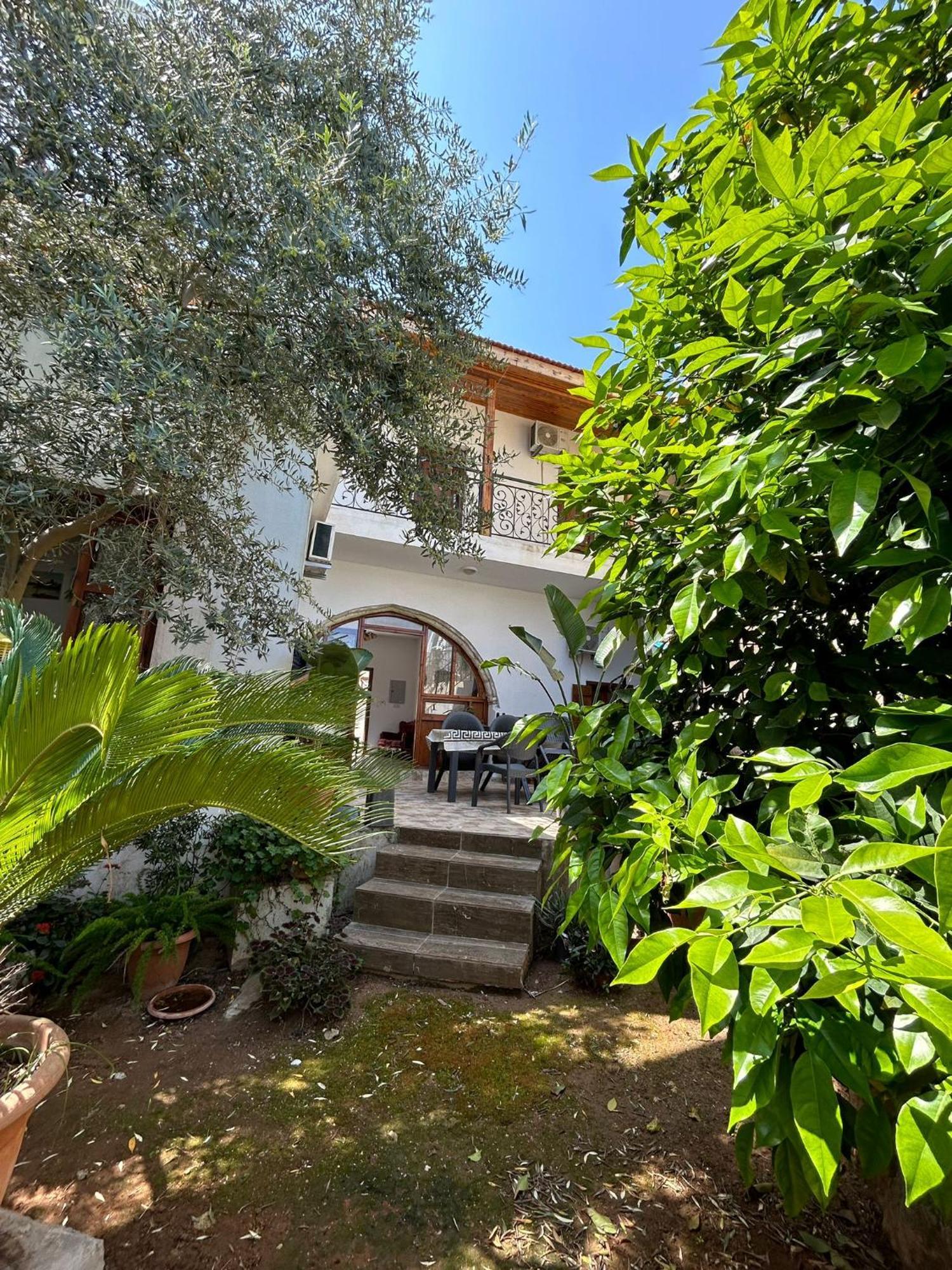 Magic Moon Guest House Famagusta  Bagian luar foto