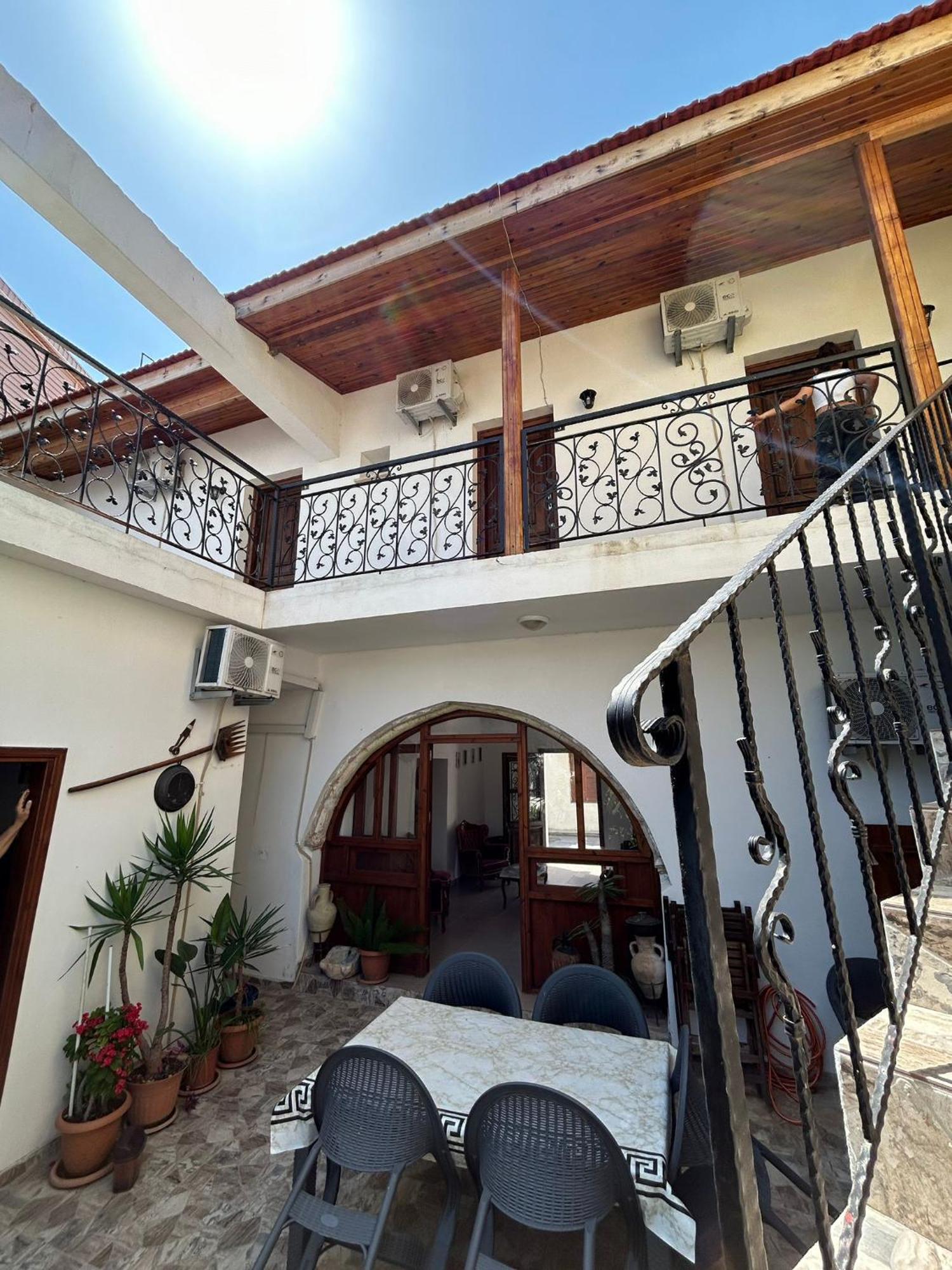 Magic Moon Guest House Famagusta  Bagian luar foto