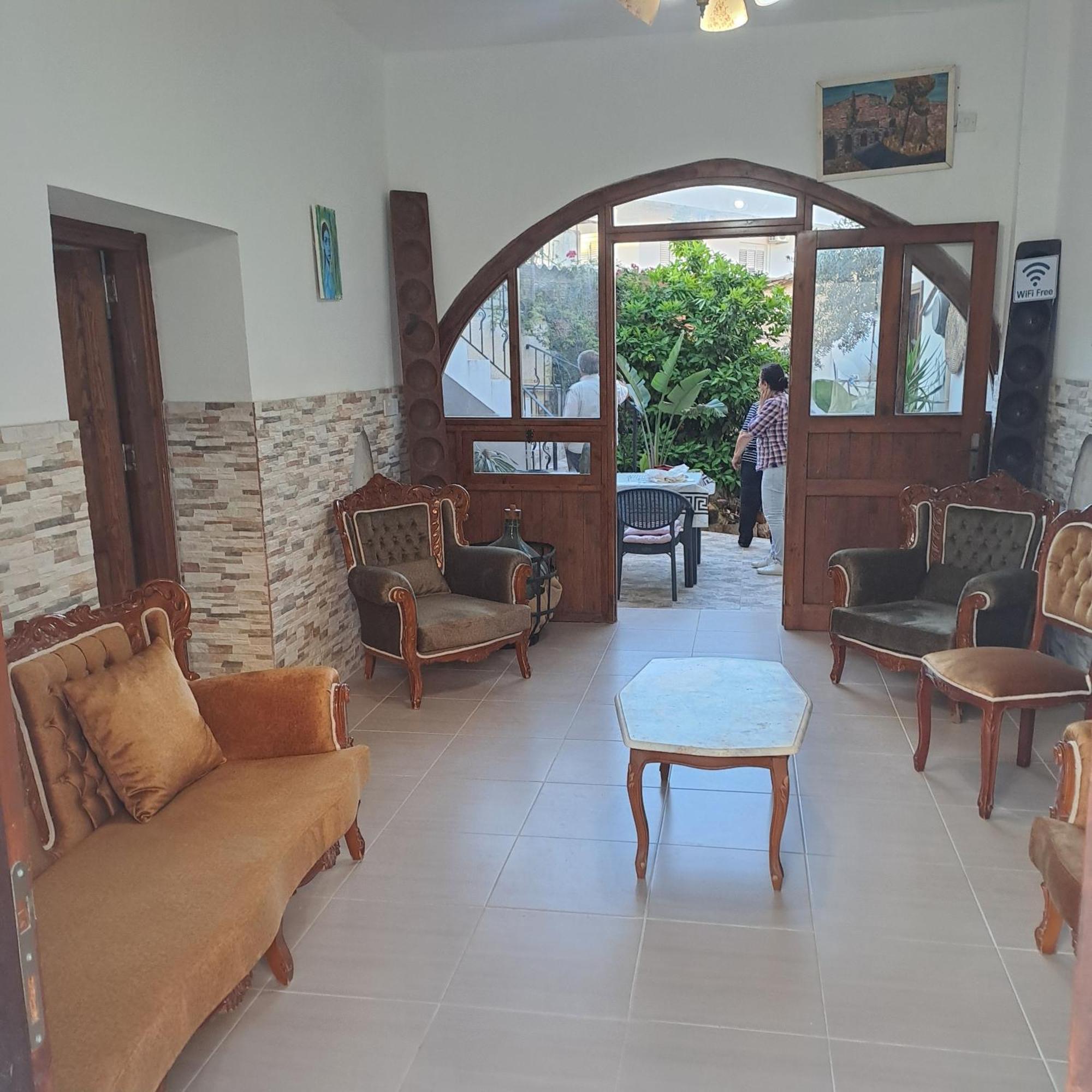 Magic Moon Guest House Famagusta  Bagian luar foto