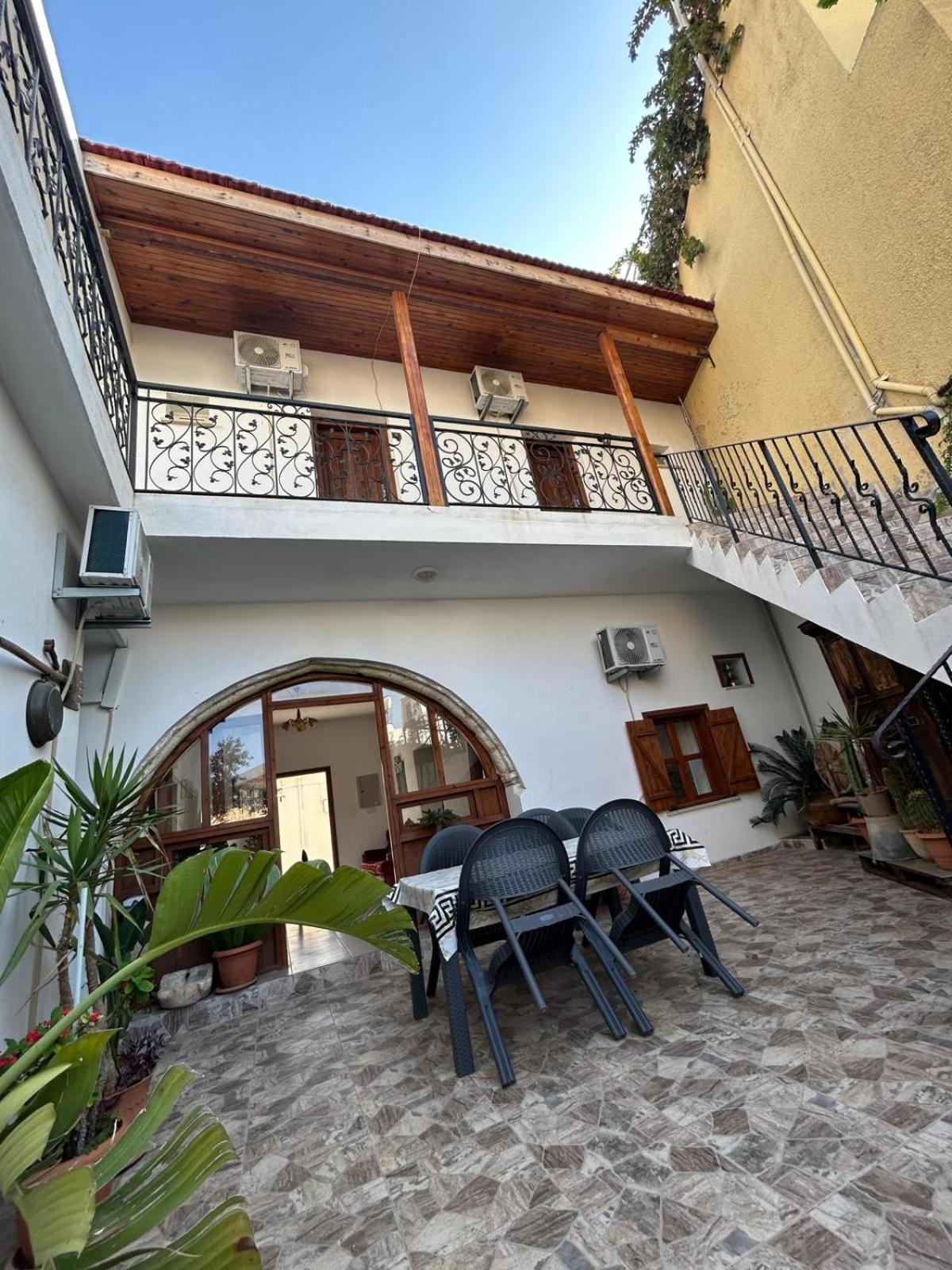 Magic Moon Guest House Famagusta  Bagian luar foto